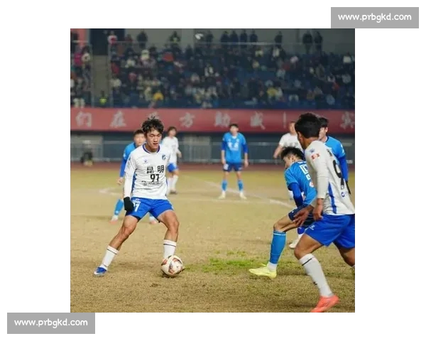 足球历史经典对决回顾:盘点历届顶级球队之间的巅峰对抗与精彩瞬间 足球历史经典对决回顾:盘点历届顶级球队之间的巅峰对抗与精彩瞬间